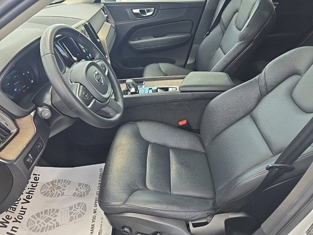 2022 Volvo XC60 B5 Momentum