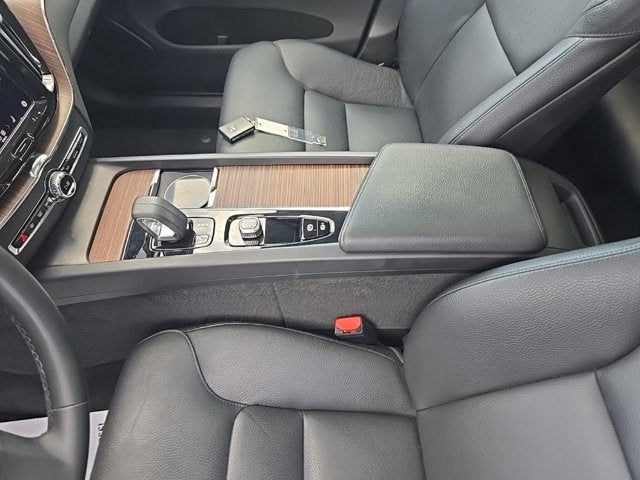 2022 Volvo XC60 B5 Momentum