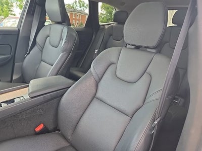 2022 Volvo XC60 B5 Momentum