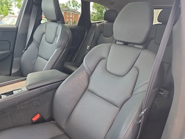 2022 Volvo XC60 B5 Momentum