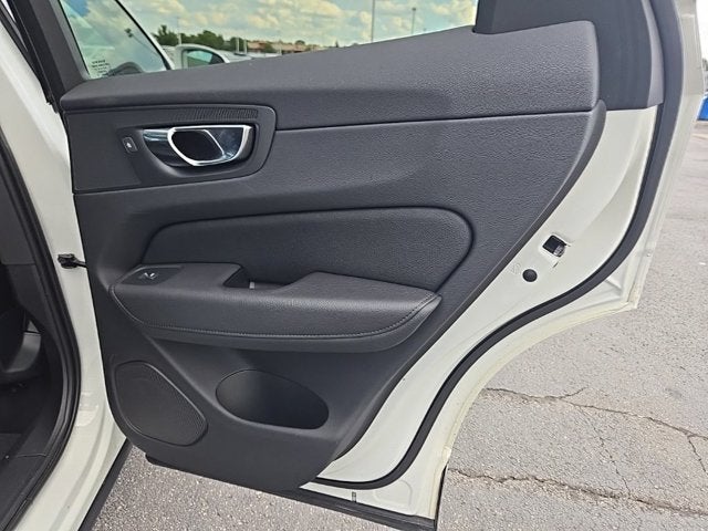 2022 Volvo XC60 B5 Momentum