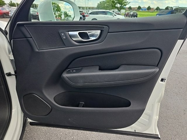 2022 Volvo XC60 B5 Momentum
