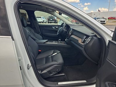 2022 Volvo XC60 B5 Momentum