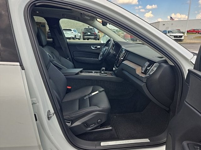 2022 Volvo XC60 B5 Momentum