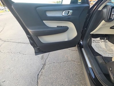 2024 Volvo XC40 B5 Plus Bright Theme