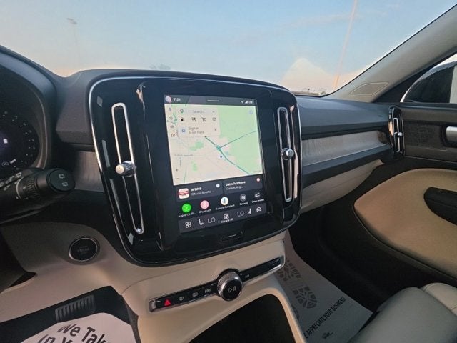 2024 Volvo XC40 B5 Plus Bright Theme