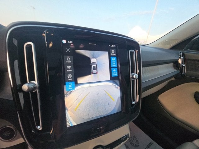 2024 Volvo XC40 B5 Plus Bright Theme