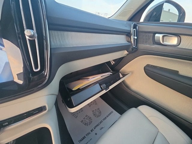 2024 Volvo XC40 B5 Plus Bright Theme