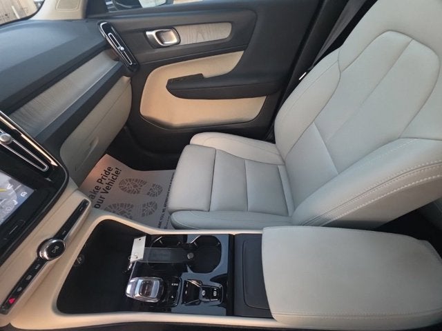2024 Volvo XC40 B5 Plus Bright Theme