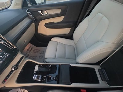 2024 Volvo XC40 B5 Plus Bright Theme