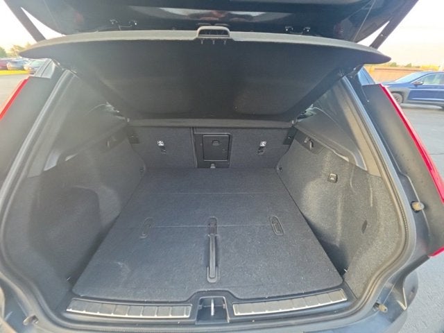 2024 Volvo XC40 B5 Plus Bright Theme