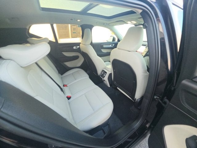2024 Volvo XC40 B5 Plus Bright Theme
