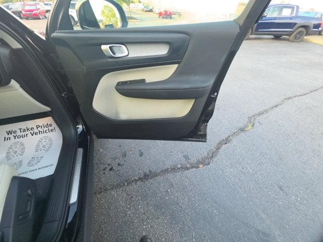 2024 Volvo XC40 B5 Plus Bright Theme