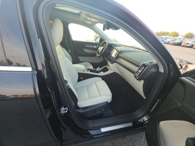 2024 Volvo XC40 B5 Plus Bright Theme