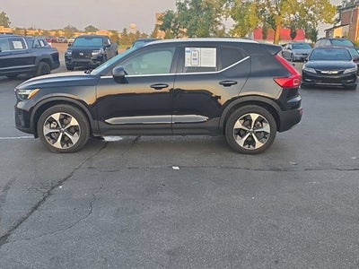 2024 Volvo XC40 B5 Plus Bright Theme