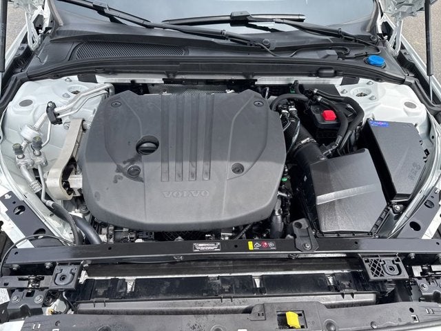 2025 Volvo V60 Cross Country B5 Ultra