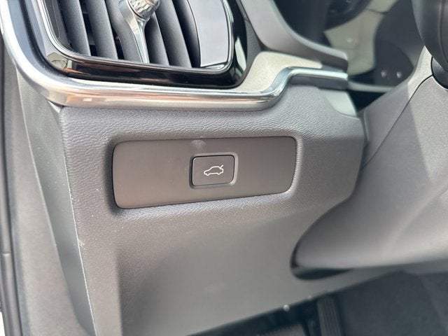 2025 Volvo V60 Cross Country B5 Ultra
