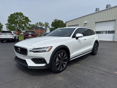 2025 Volvo V60 Cross Country B5 Ultra