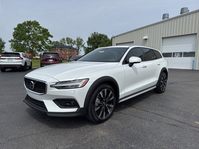 2025 Volvo V60 Cross Country B5 Ultra