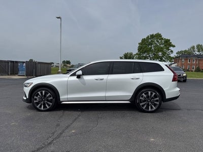 2025 Volvo V60 Cross Country B5 Ultra