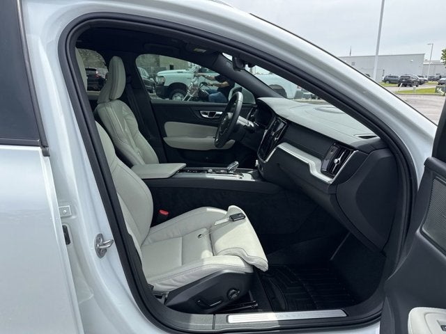 2025 Volvo V60 Cross Country B5 Ultra