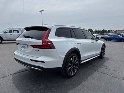 2025 Volvo V60 Cross Country B5 Ultra