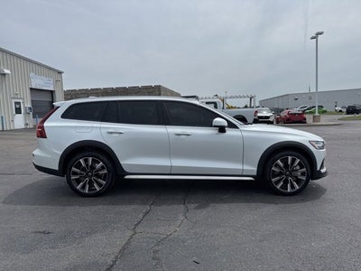 2025 Volvo V60 Cross Country B5 Ultra