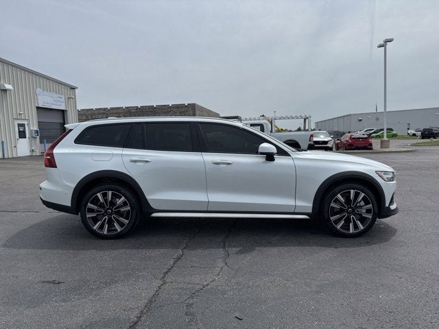 2025 Volvo V60 Cross Country B5 Ultra