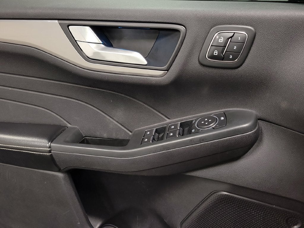 2022 Ford Escape Hybrid Titanium