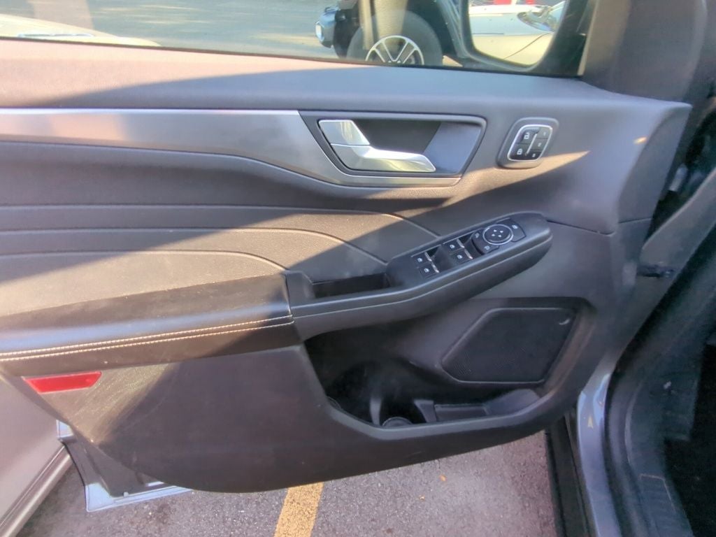2022 Ford Escape Hybrid Titanium