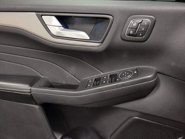 2022 Ford Escape Hybrid Titanium