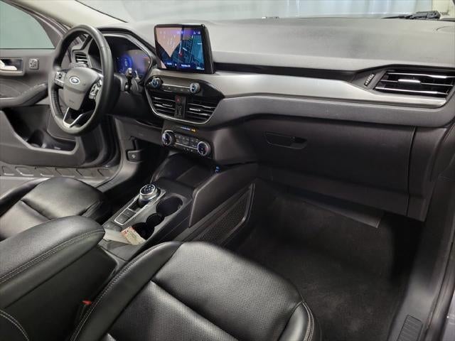 2022 Ford Escape Hybrid Titanium