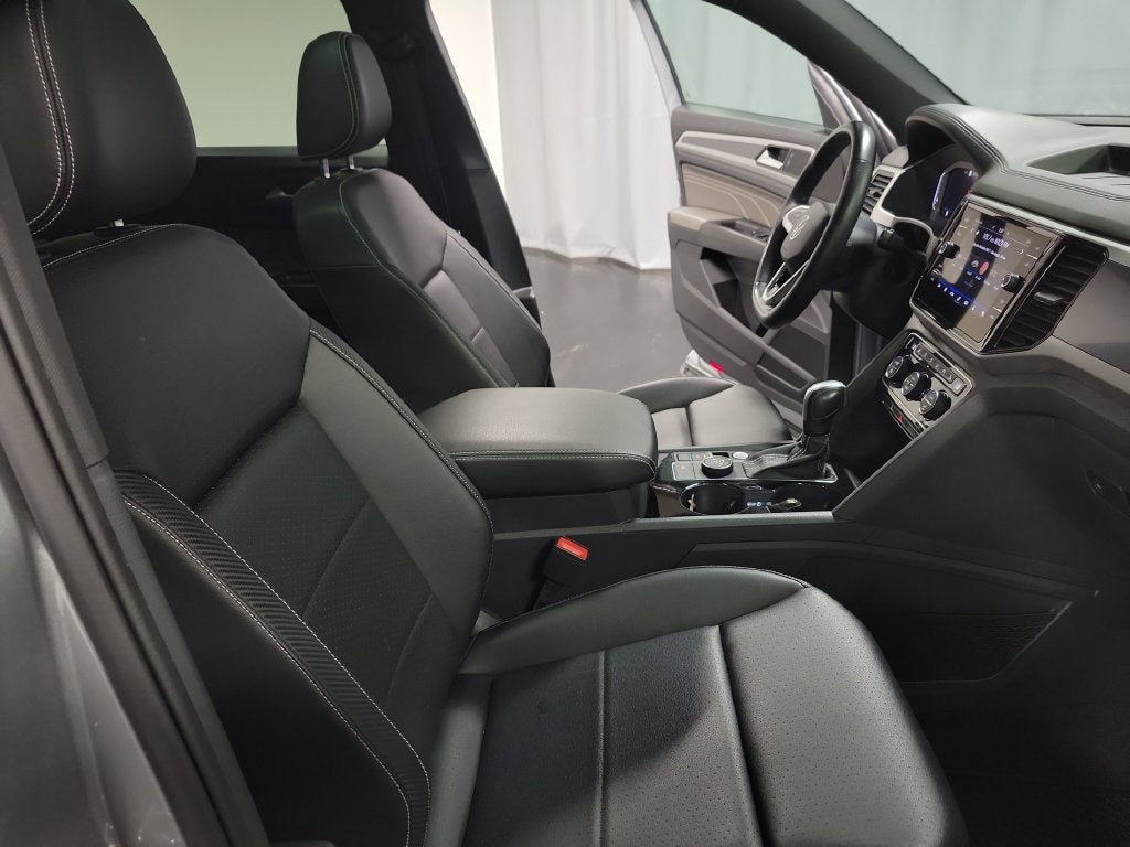 2023 Volkswagen Atlas Cross Sport 2.0T SEL R-Line Black