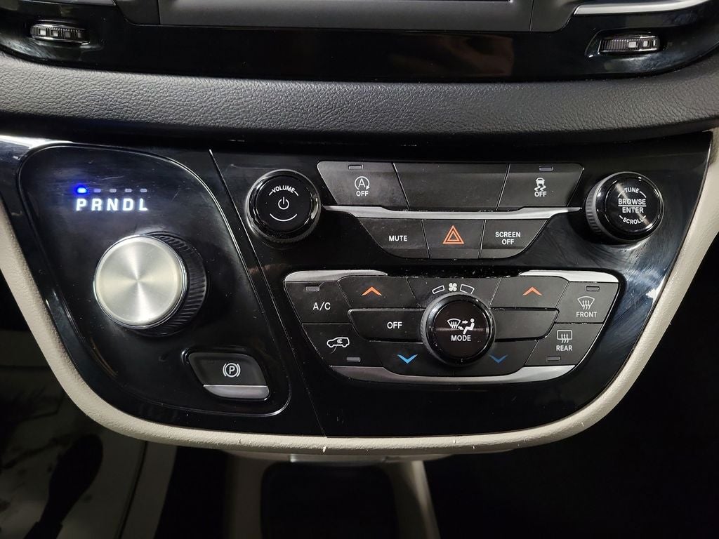 2020 Chrysler Voyager L