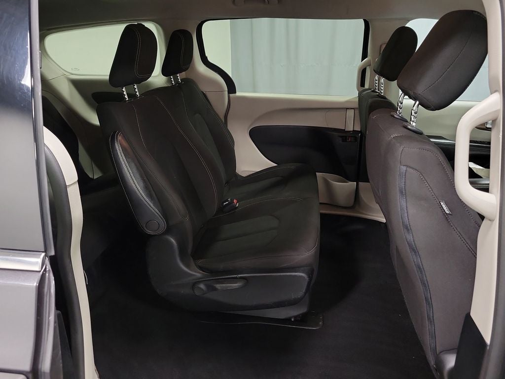 2020 Chrysler Voyager L