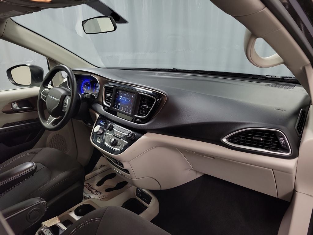 2020 Chrysler Voyager L