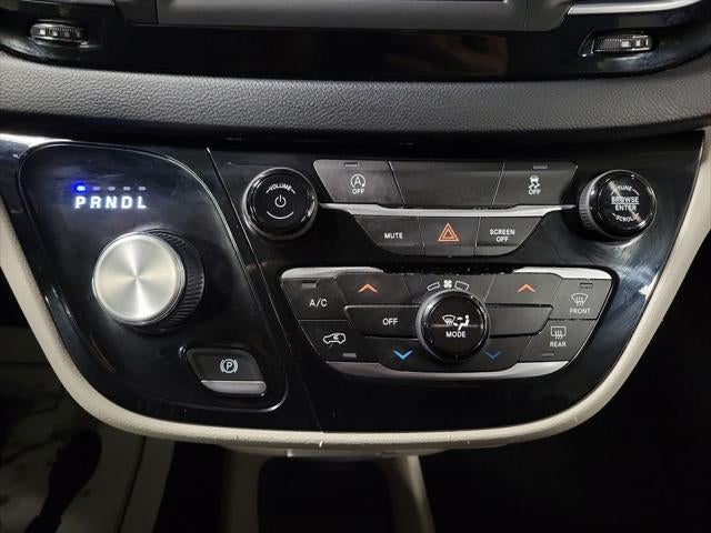 2020 Chrysler Voyager L