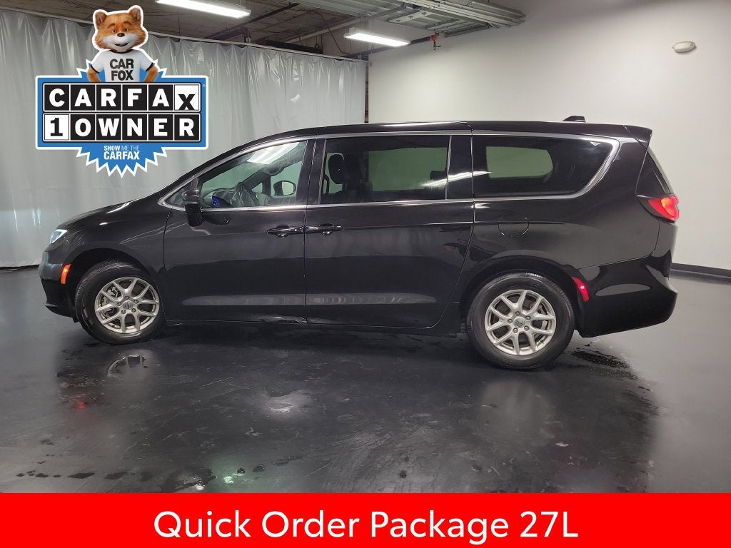 2025 Chrysler Pacifica Select