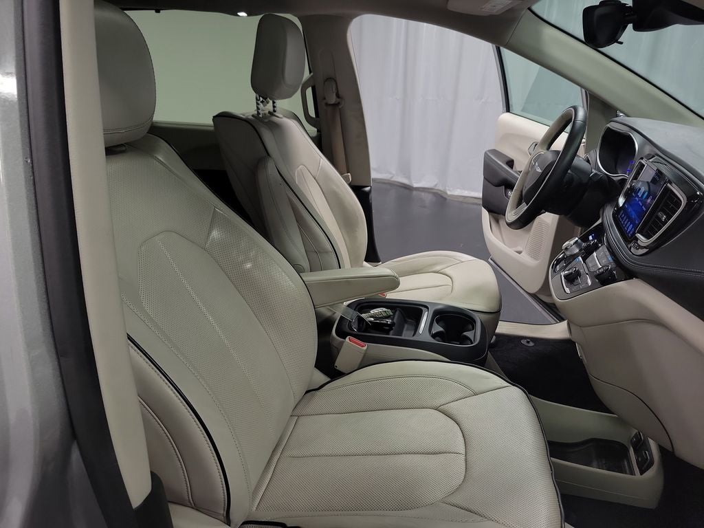 2017 Chrysler Pacifica Hybrid Platinum