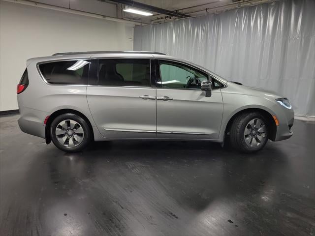 2017 Chrysler Pacifica Hybrid Platinum