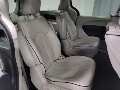 2017 Chrysler Pacifica Hybrid Platinum