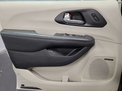 2020 Chrysler Pacifica Hybrid Limited