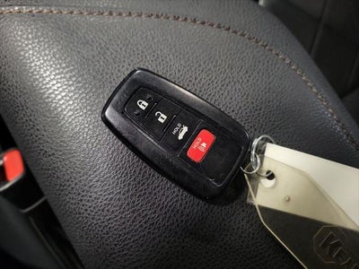 2019 Toyota Camry Hybrid XLE