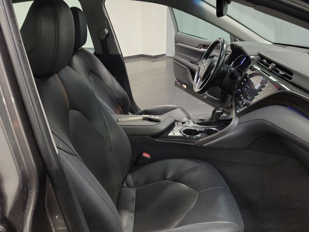 2020 Toyota Camry Hybrid XLE