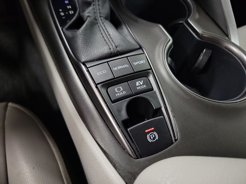 2024 Toyota Camry Hybrid SE