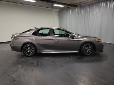 2022 Toyota Camry Hybrid SE