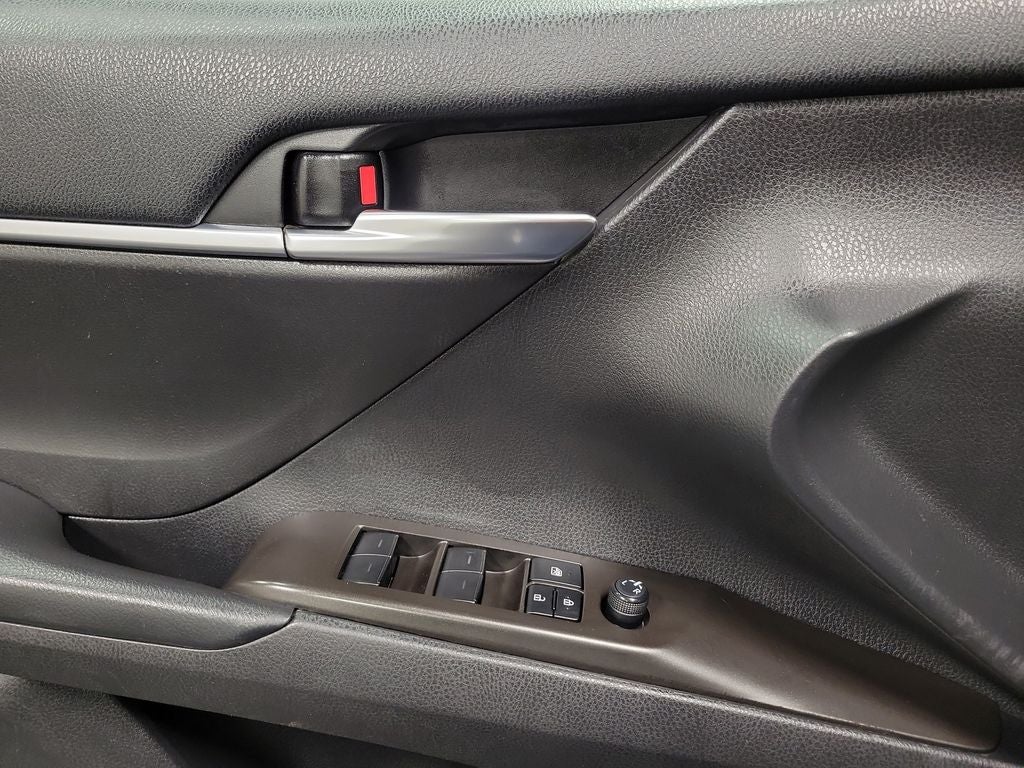 2022 Toyota Camry Hybrid SE