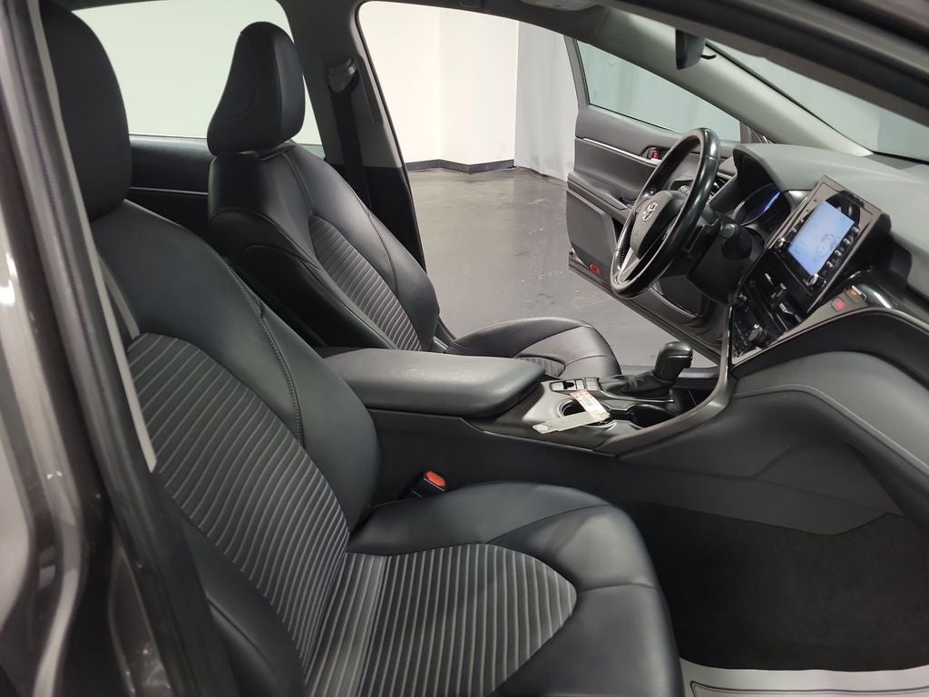 2022 Toyota Camry Hybrid SE