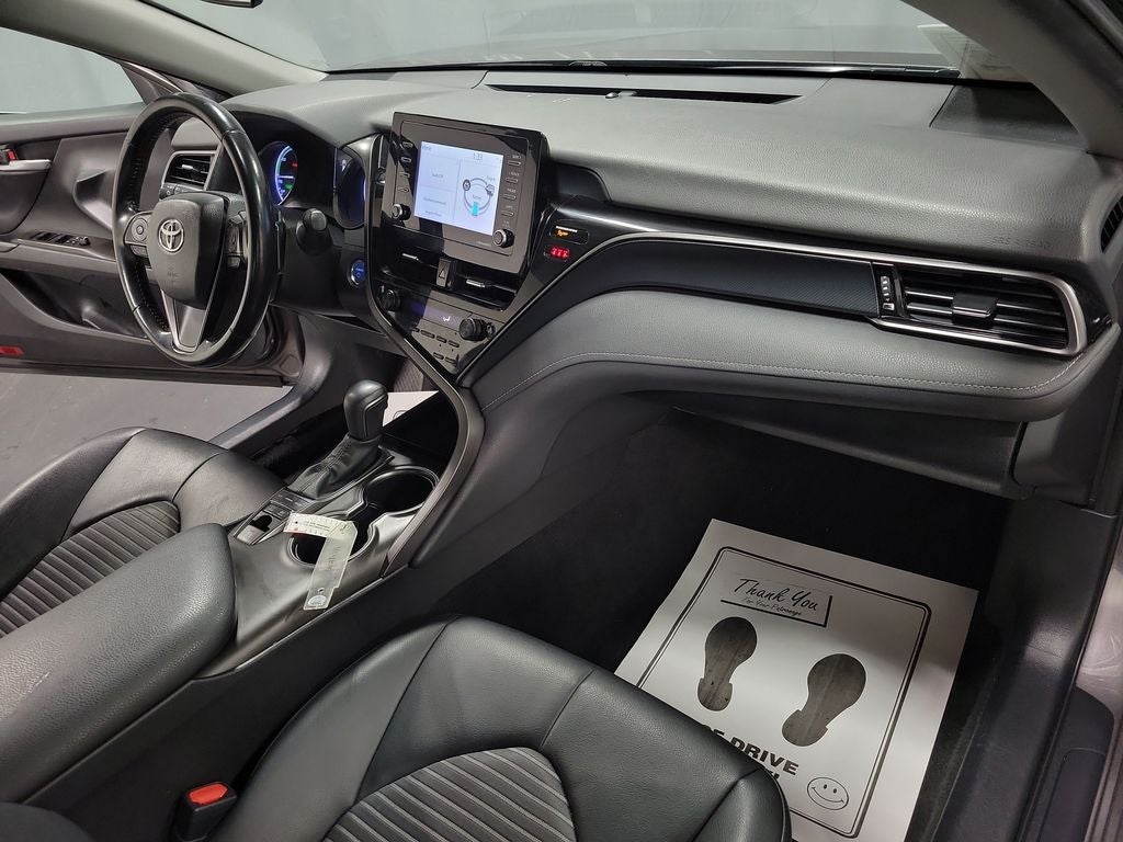 2022 Toyota Camry Hybrid SE