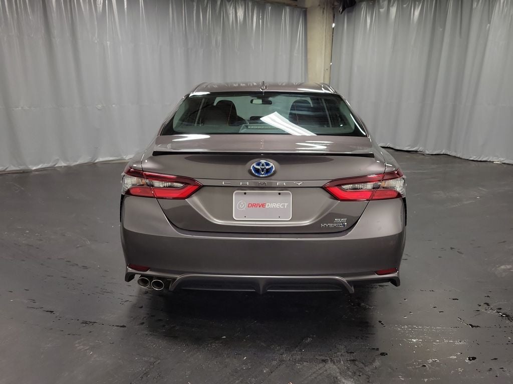 2022 Toyota Camry Hybrid SE